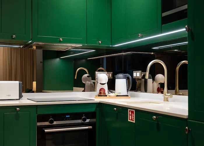 Cosy Flat In With Private Patio & Garden Area By Lisbeyond شقة *