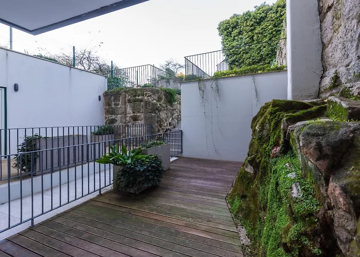 شقة Cosy Flat In With Private Patio & Garden Area By Lisbeyond