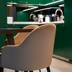 Cosy Flat In With Private Patio & Garden Area By Lisbeyond 公寓 *