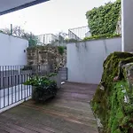 شقة Cosy Flat In With Private Patio & Garden Area By Lisbeyond