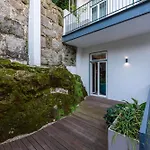 Cosy Flat In With Private Patio & Garden Area By Lisbeyond شقة *