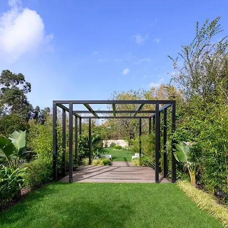 Lejlighed Cosy Flat In With Private Patio & Garden Area By Lisbeyond