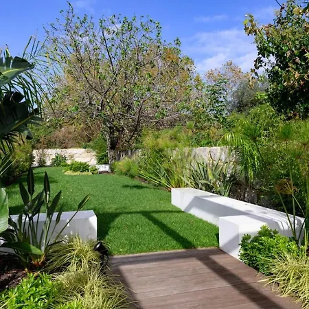 Cosy Flat In With Private Patio & Garden Area By Lisbeyond Lejlighed *