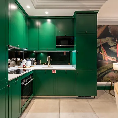 Cosy Flat In With Private Patio & Garden Area By Lisbeyond