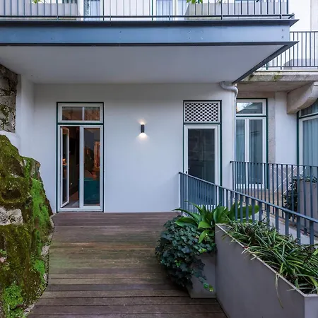 Cosy Flat In With Private Patio & Garden Area By Lisbeyond 포르투