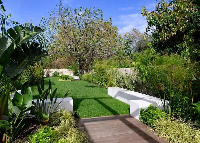 Cosy Flat In With Private Patio & Garden Area By Lisbeyond Apartament *