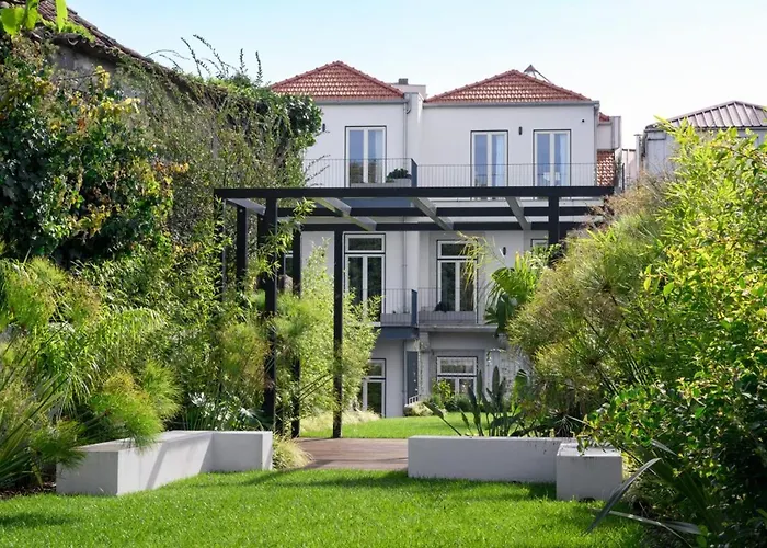 Διαμέρισμα Cosy Flat In With Private Patio & Garden Area By Lisbeyond *