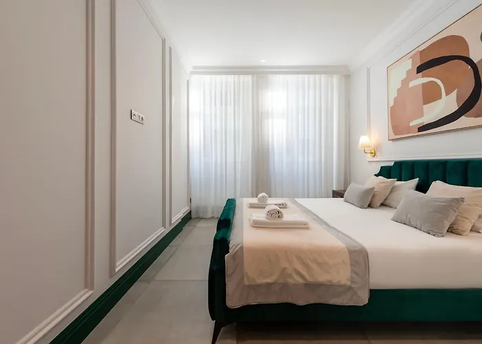 Cosy Flat In With Private Patio & Garden Area By Lisbeyond