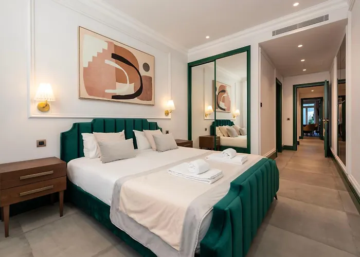 Cosy Flat In With Private Patio & Garden Area By Lisbeyond * Πόρτο