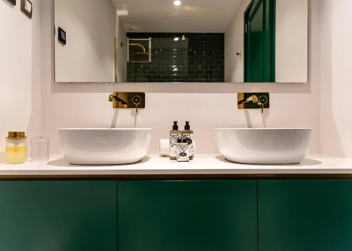 Cosy Flat In With Private Patio & Garden Area By Lisbeyond Apartament *