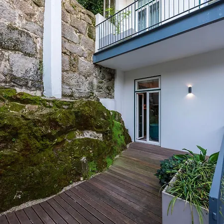 Cosy Flat In With Private Patio & Garden Area By Lisbeyond Apartman *