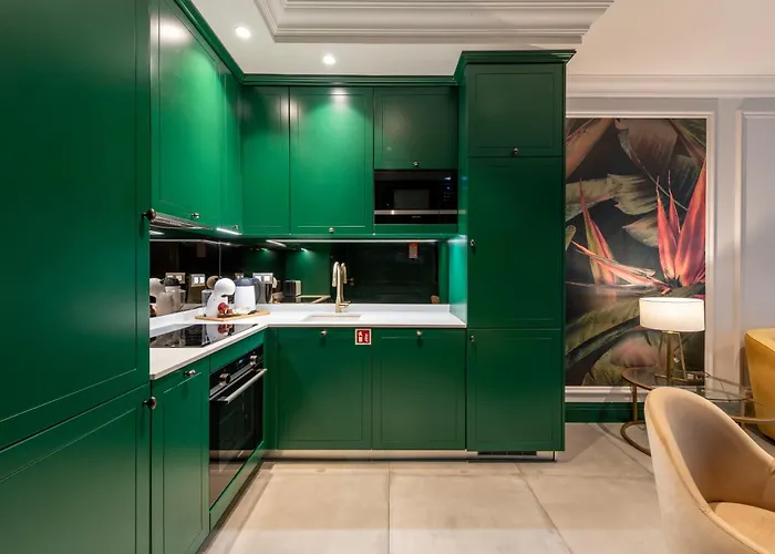 Cosy Flat In With Private Patio & Garden Area By Lisbeyond