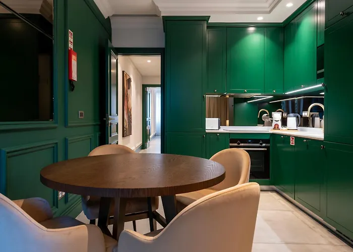 Cosy Flat In With Private Patio & Garden Area By Lisbeyond